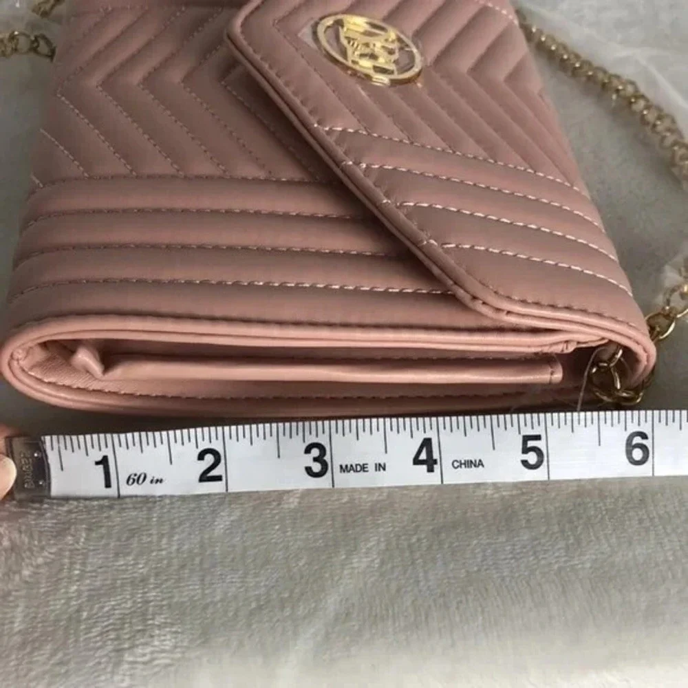 BADGLEY MISCHKA Blush V Quilting Center Crossbody Purse‎ Vegan Leather Chain NEW